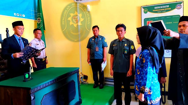 12. SERATUS PERSEN KETUA PA BINTUHAN LAKSANAKAN PENGAMBILAN SUMPAH PNS 