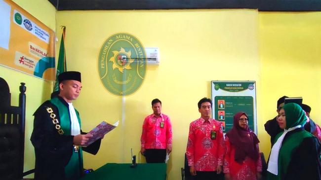 14 PELANTIKAN DAN PENGAMBILAN SUMPAH WAKIL KETUA PENGADILAN AGAMA BINTUHAN KELAS II