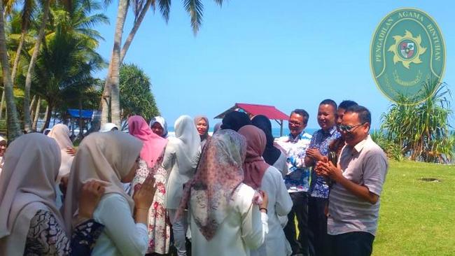18 PERTEMUAN RUTIN DHARMAYUKTI KARINI CABANG BINTUHAN DIISI DENGAN CERAMAH AGAMA3